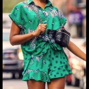 ZARA - PAISLEY GREEN BUTTON DOWN (M)